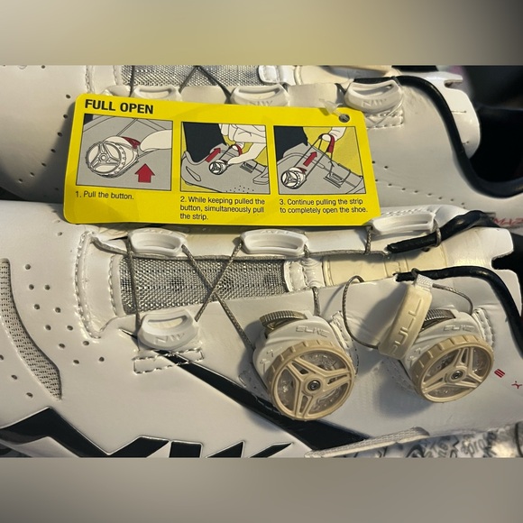 New IN BOX - NW White and Black Men's Athletic Cycling Shoes - brand new! - Picture 10 of 17